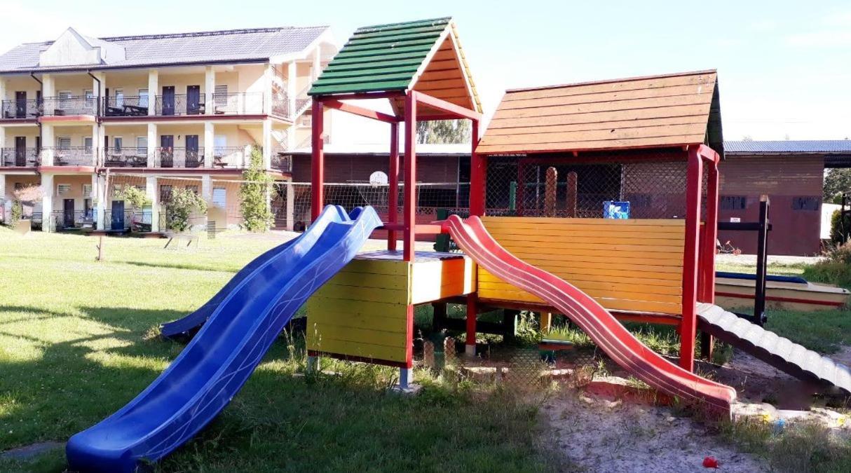 Ow Wilk - Pokoje I Domki Z Aneksami Kuchennymi, Parking, Plac Zabaw Leba Exterior foto