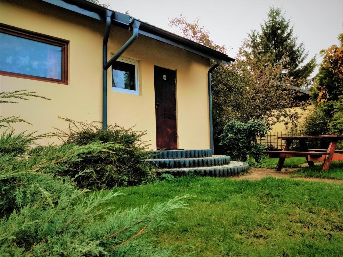 Ow Wilk - Pokoje I Domki Z Aneksami Kuchennymi, Parking, Plac Zabaw Leba Exterior foto